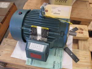 MOTOR, ELECTRIC TYPE, 5 HORSEPOWER, 230/460 VAC ELEC RATING, 1750 RPM, L-184TC FRAME, 12.2/6.1 AMPS, TEFC-XT ENCLOSURE, CONTINUOUS DUTY, 1.15 SERVICE FACTOR, 1-1/8" DIA SHAFT. INSULATION CLASS F, FACE MOUNT, SLOT KEY, 40 DEGREE C AMBIENT TEMPERATURE RISE, NEMA DESIGN "B" LOCKED ROTOR CODE "J", PART # P18G1124 (W-44) LOADING & HANDLING FEE $15-